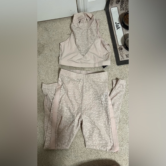 Victoria's Secret Tops - Vs workout set